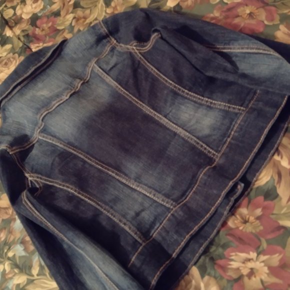 Jessica Simpson cropped jean jacket - Picture 6 of 7